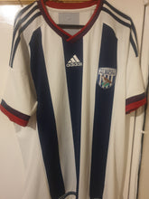 Load image into Gallery viewer, West Bromwich Albion 2015-16 Home Shirt (Size Medium)
