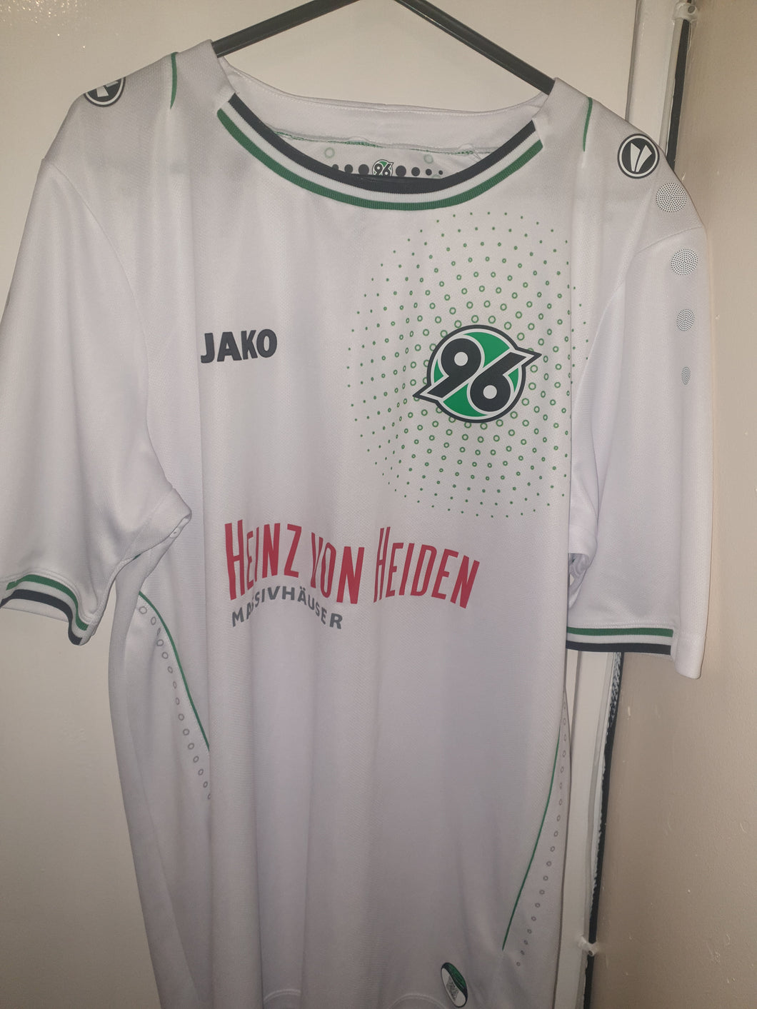Hannover 96 2014-15 third shirt (Size Medium)