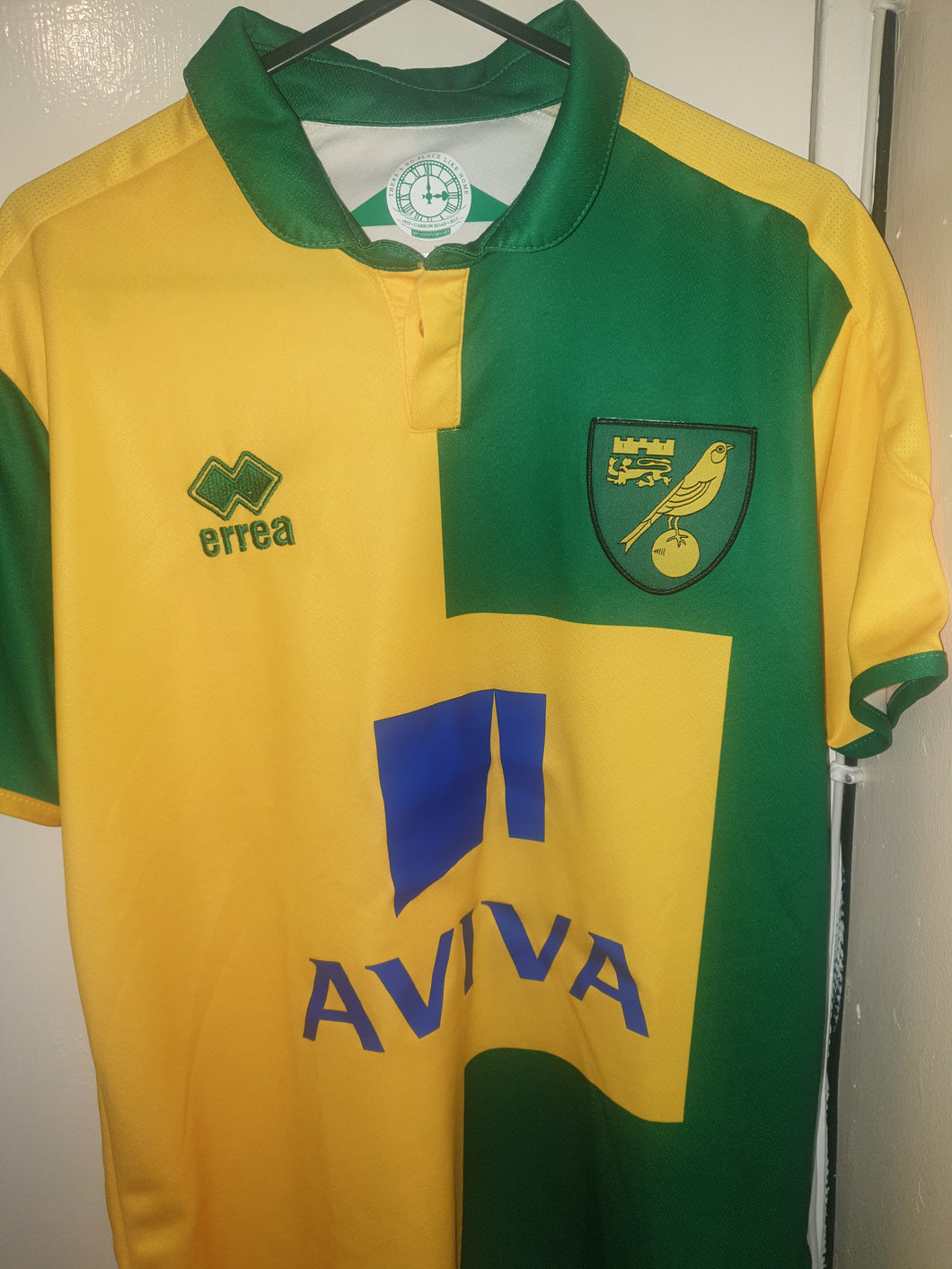 Norwich City 2015-16 Home Shirt (Size Small)