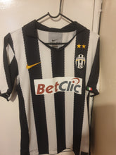 Load image into Gallery viewer, Juventus 2010-2011 Home Shirt (Size Small)
