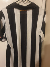 Load image into Gallery viewer, Juventus 2010-2011 Home Shirt (Size Small)
