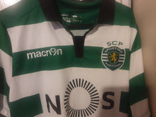 Load image into Gallery viewer, Sporting Lisbon 2016-17 Home Shirt Slimani 9 (Size Medium)
