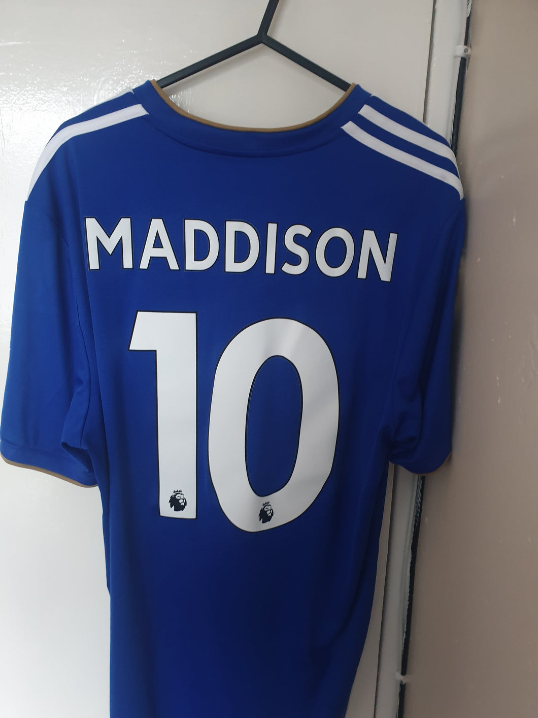 Leicester City 2018-19 Home Shirt Maddison 10 (Size Large)