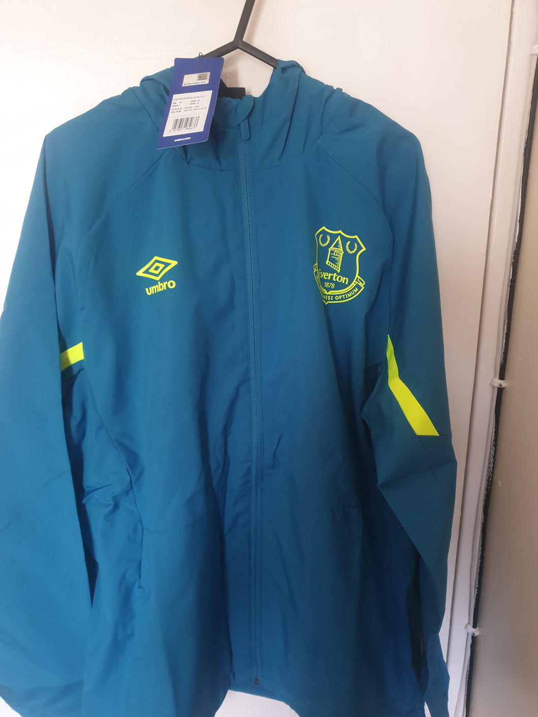 BNWT Everton Fc Windbreaker Hooded Rain Football Jacket (Size Medium)