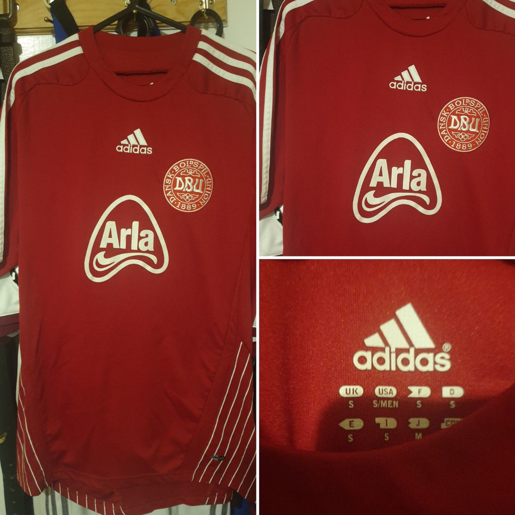 Denmark 2008-2009 Training Home Shirt Adidas Red( Size Small)