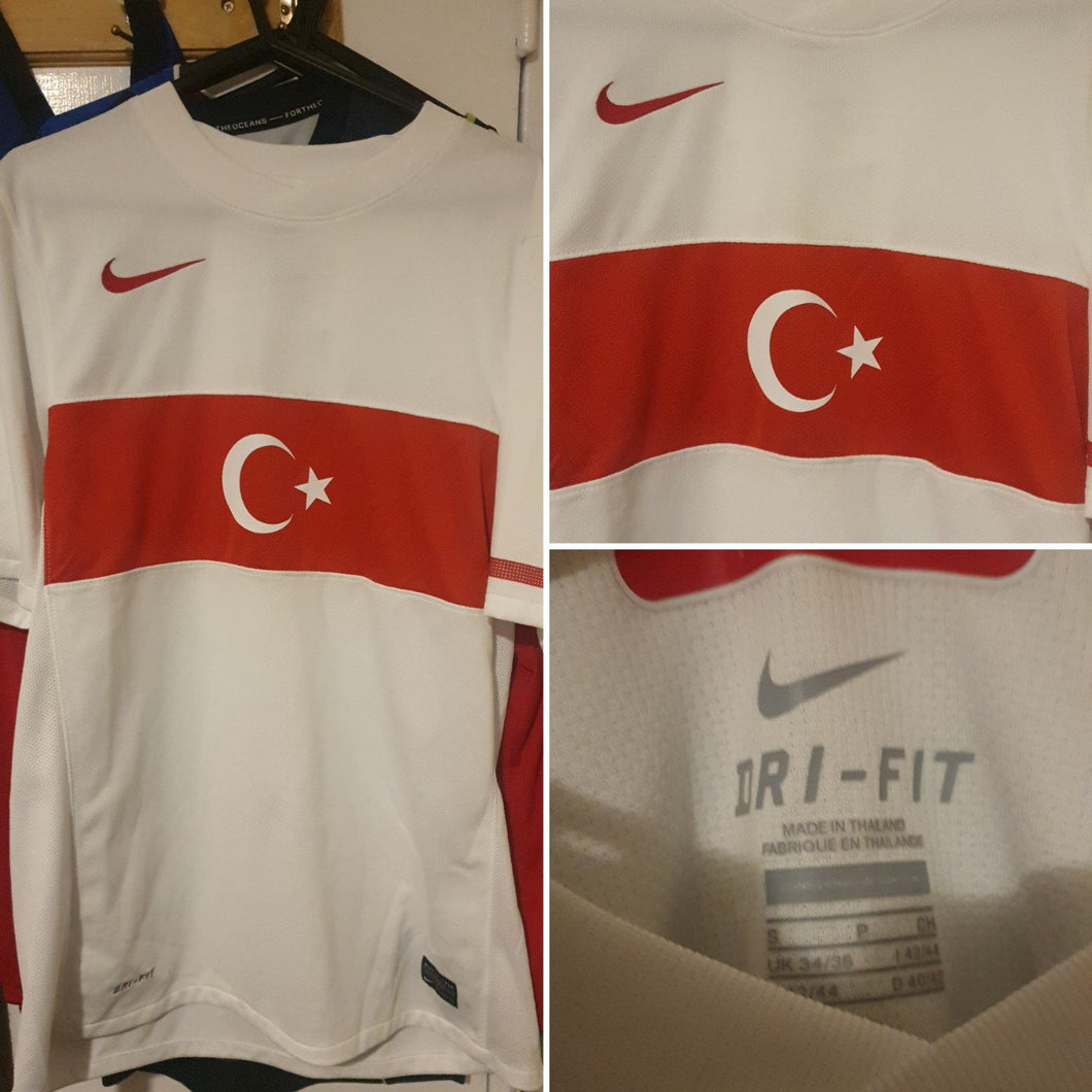 Turkey National 2010/2011 Home Shirt (Size Small)