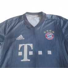 Load image into Gallery viewer, Bayern Munich 2018-19 Third Shirt (Size Medium)
