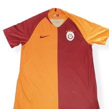 Load image into Gallery viewer, Galatasaray 2018–19 Home Shirt (Size Small)
