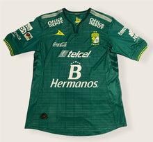 Load image into Gallery viewer, Club León 2015-16 Home Shirt (Size XL)
